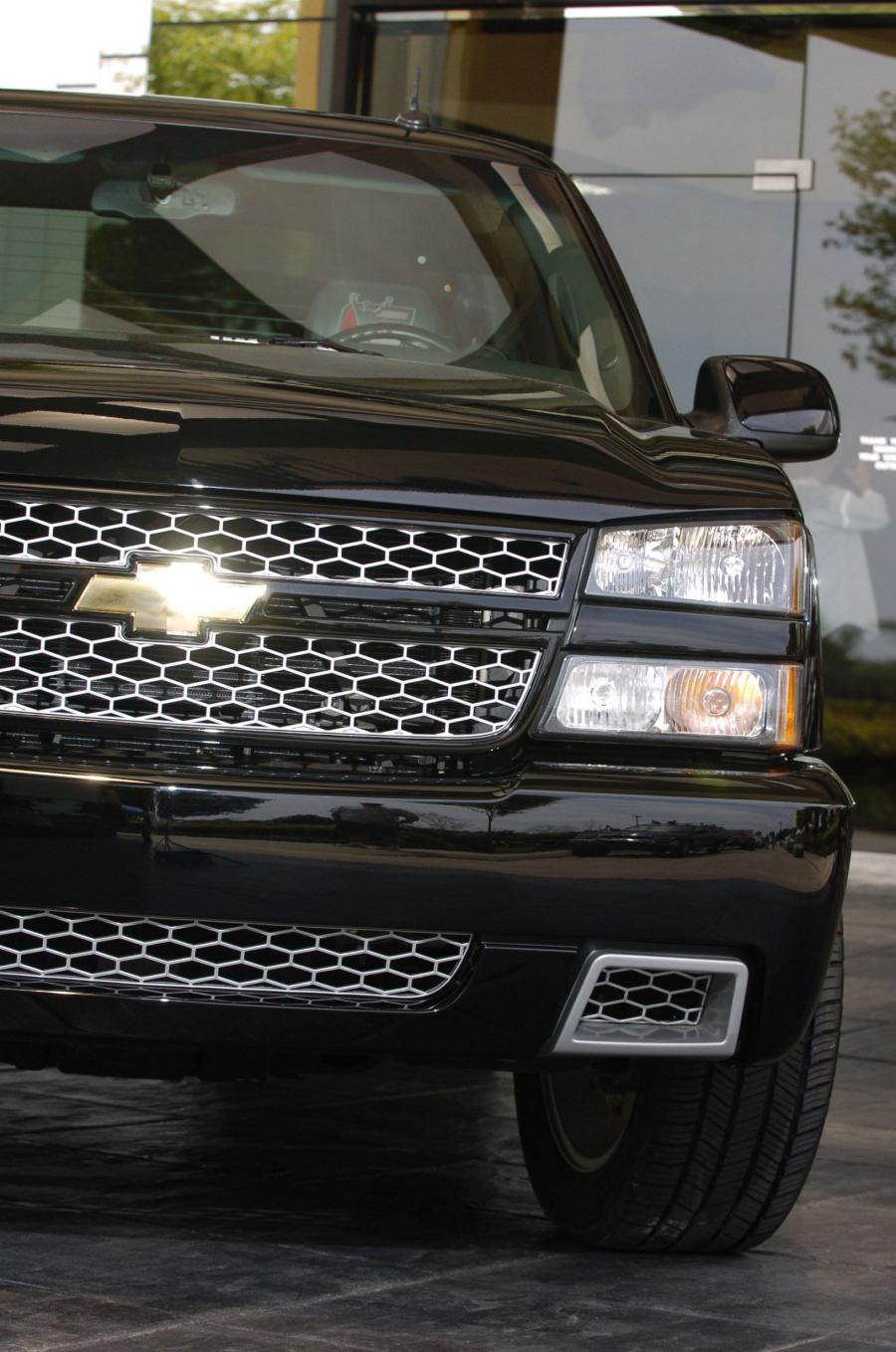  Chevrolet Silverado Intimidator SS 2006 года  (фото 7 из 18)